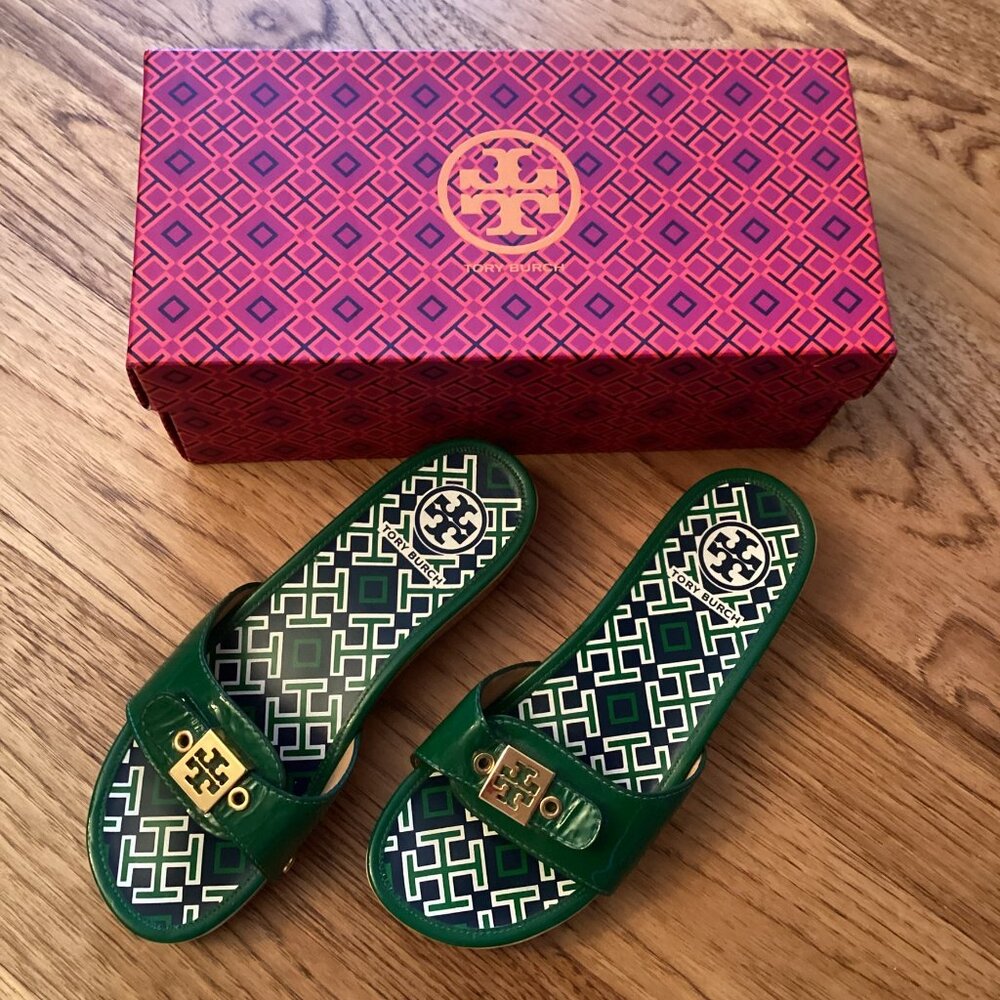 TORY BURCH DIXON PATENT LEATHER GOLD LOGO SANDALS 6.5 WITH BOX PREPPY CLASSIC